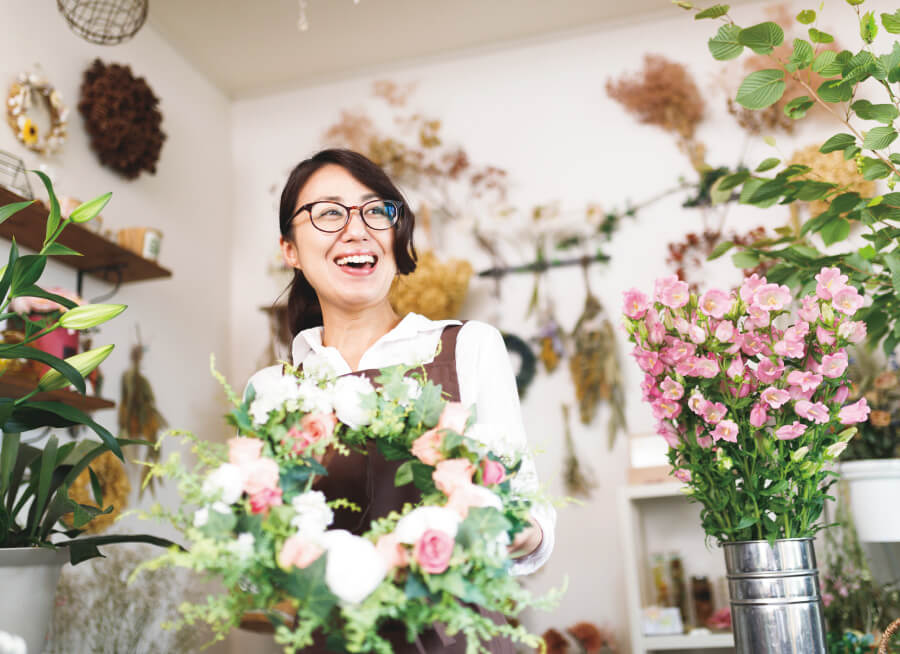 送お花のプロが厳選して退職シーンにふさわしい花束をしつらえます。